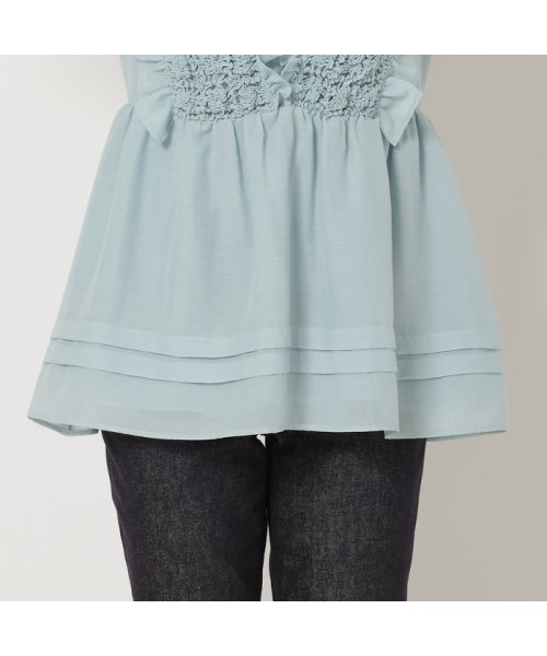 シャーリングブラウス 