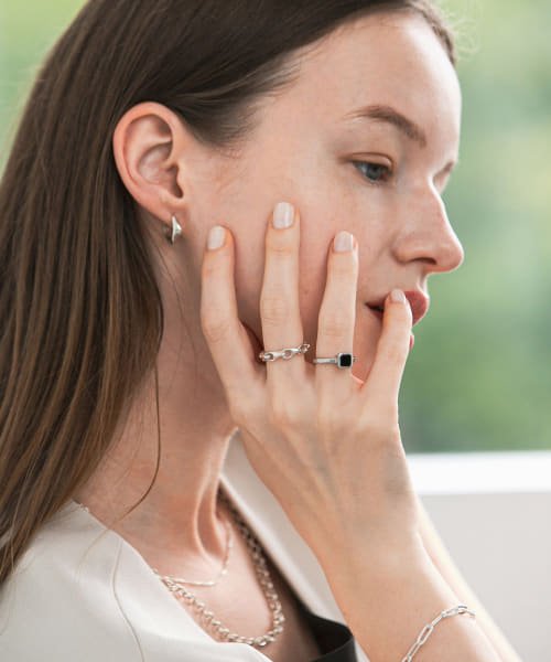 decor『デコール』　石のリング オニキス 商品説明ブラックオニキスの石言葉は「成功」「忍耐」「魔除け」など。お守りの様に身に付けて頂けます。スクエア Y1401109917(10725円)