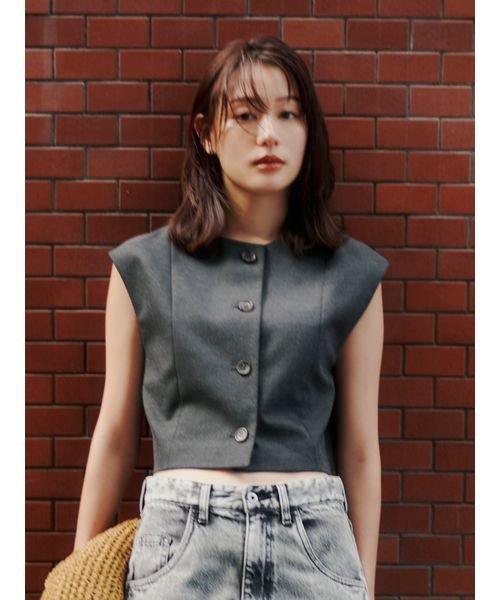 コンパクトクルーネックジレ 予めご了承ください