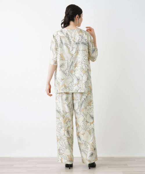 Leilian PLUS HOUSE(レリアンプラスハウス)/【セットアップ対応商品】リーフプリントブラウス【ROCHAS Premiere】/img03