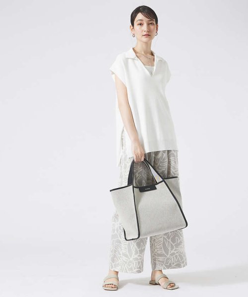 【FEEL AND TASTE】トートバッグ 商品説明キャンバス素材にレザーパイピングが特徴的なトートバッグ。マチがしっかり KUE2442304078(18722円)