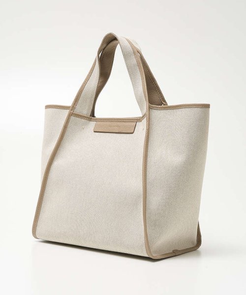 【FEEL AND TASTE】トートバッグ 商品説明キャンバス素材にレザーパイピングが特徴的なトートバッグ。マチがしっかり KUE2442304078(18722円)