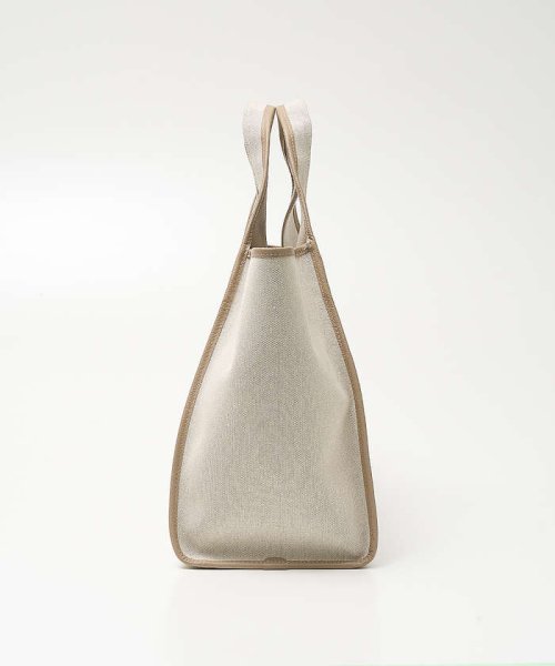 【FEEL AND TASTE】トートバッグ 商品説明キャンバス素材にレザーパイピングが特徴的なトートバッグ。マチがしっかり KUE2442304078(18722円)