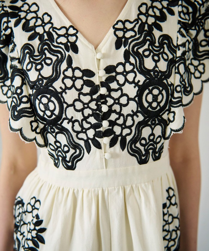 極美品✨定価5.7万　グレースコンチネンタル　バイカラー刺繍コットンワンピース 極美品✨定価5.7万 グレースコンチネンタル バイカラー刺繍