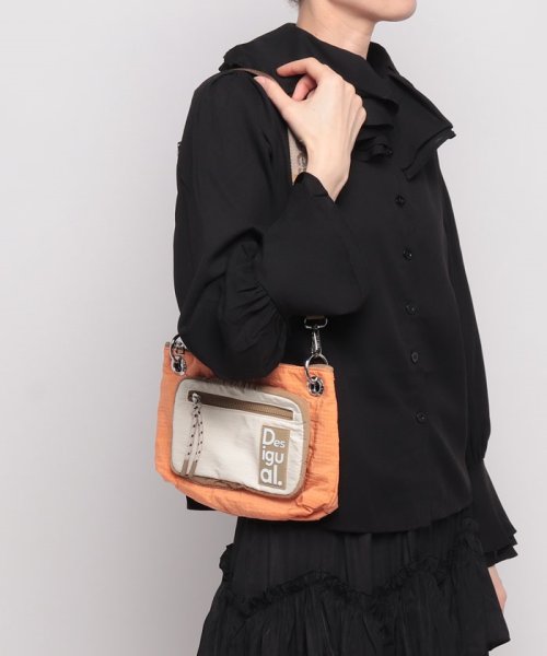 Voyager マルチポジション マキシバックパック 