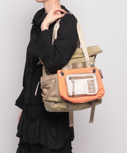 Voyager マルチポジション マキシバックパック 