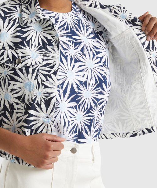 花柄プリントクロップド丈カラーデニムジャケット 海外モデル 　着用サイズ：S 国内M相当