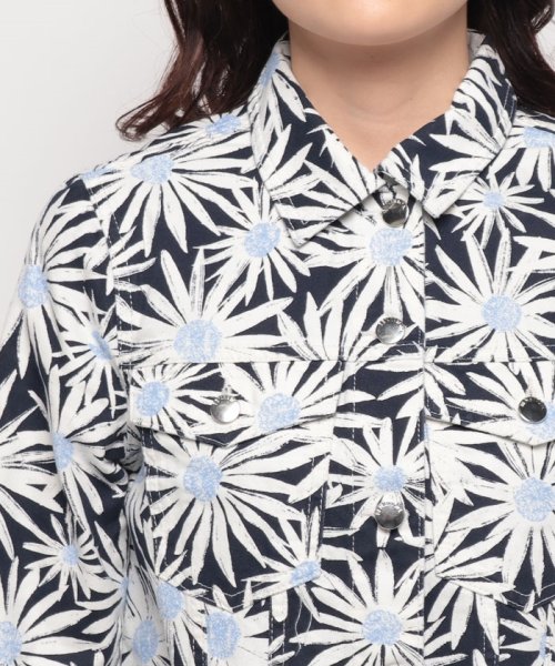 花柄プリントクロップド丈カラーデニムジャケット 海外モデル 　着用サイズ：S 国内M相当