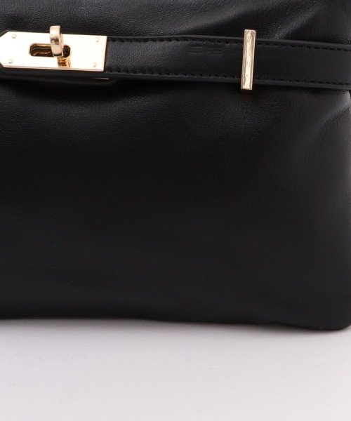 ヒネリカナグチェーンポシェット 