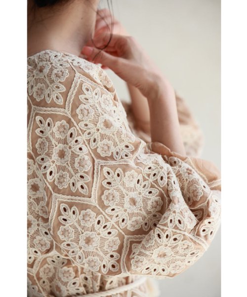 CAWAII(カワイイ)/美しい花織りなすアンティーク刺繍ロングワンピース/img01