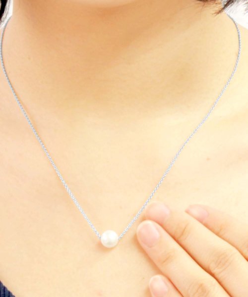 JEWELRY SELECTION(ジュエリーセレクション)/胸元をエレガントに飾る　あこや本真珠　大玉8〜8.5mm　一粒スルーネックレス/img02