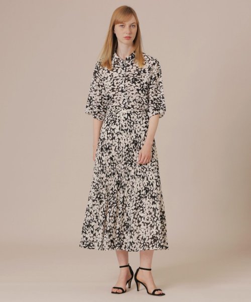 【エクラ掲載】シルエットフラワーブラウス 品番