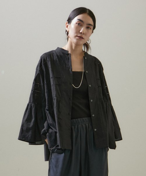 エンブロイダリーヘムギャザーブラウス トップス シャツ・ブラウス B1673471480(12870円)