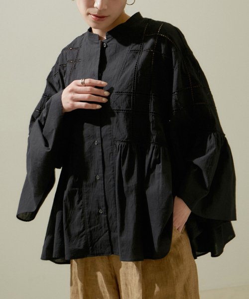 エンブロイダリーヘムギャザーブラウス トップス シャツ・ブラウス B1673471480(12870円)