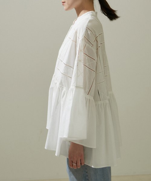 エンブロイダリーヘムギャザーブラウス トップス シャツ・ブラウス B1673471480(12870円)