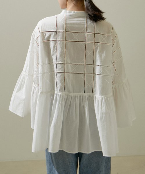 エンブロイダリーヘムギャザーブラウス トップス シャツ・ブラウス B1673471480(12870円)