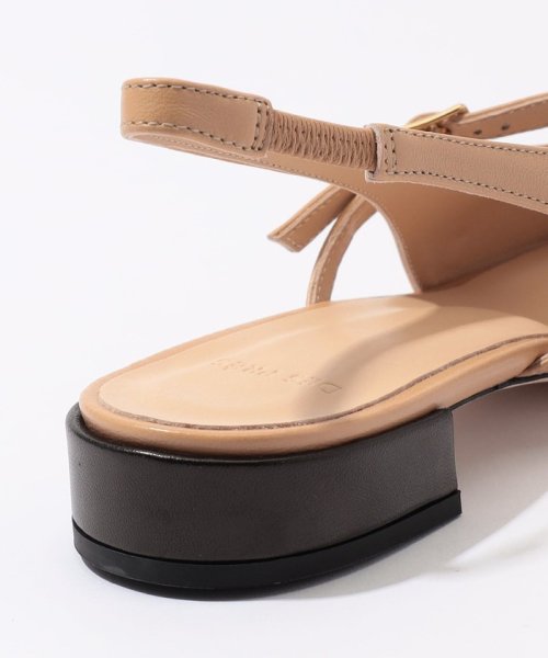 DES PRES バックストラップパンプス 