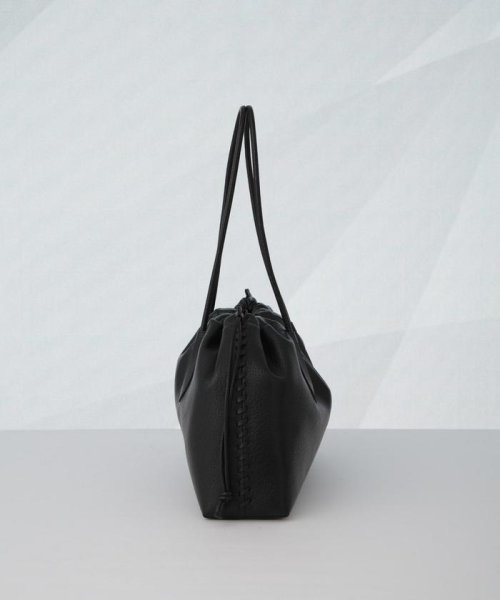 ADD CULUMN/TURN WIDE DRST ADD CULUMN/TURN WIDE CULUMN アドカラム クラフトマンシップを感じさせる仕様が特徴の TURN シリーズ PCやタブレットを収納しやすいワイドな巾着タイプのバッグ