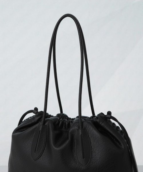 ADD CULUMN/TURN WIDE DRST ADD CULUMN/TURN WIDE CULUMN アドカラム クラフトマンシップを感じさせる仕様が特徴の TURN シリーズ PCやタブレットを収納しやすいワイドな巾着タイプのバッグ