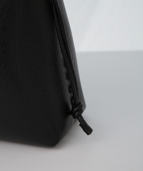 ADD CULUMN/TURN WIDE DRST ADD CULUMN/TURN WIDE CULUMN アドカラム クラフトマンシップを感じさせる仕様が特徴の TURN シリーズ PCやタブレットを収納しやすいワイドな巾着タイプのバッグ