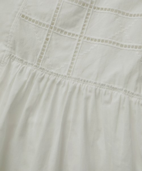 エンブロイダリーヘムギャザーブラウス トップス シャツ・ブラウス B1673471480(12870円)