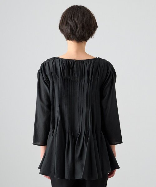 シアーオーガンジーマチフレア ブラウス ：model 168cm