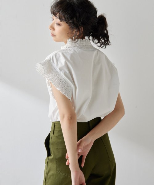 シャーリングブラウス 