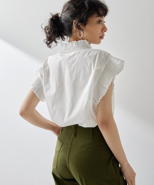 シャーリングブラウス 