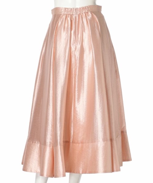 シャイニーフレアスカート 商品説明《店舗発売日》5/16(木）光沢感のある生地が華やかなムードを放つスカート。裾に向かってなだらかに P1563488323(12100円)