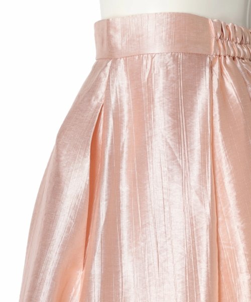 シャイニーフレアスカート 商品説明《店舗発売日》5/16(木）光沢感のある生地が華やかなムードを放つスカート。裾に向かってなだらかに P1563488323(12100円)