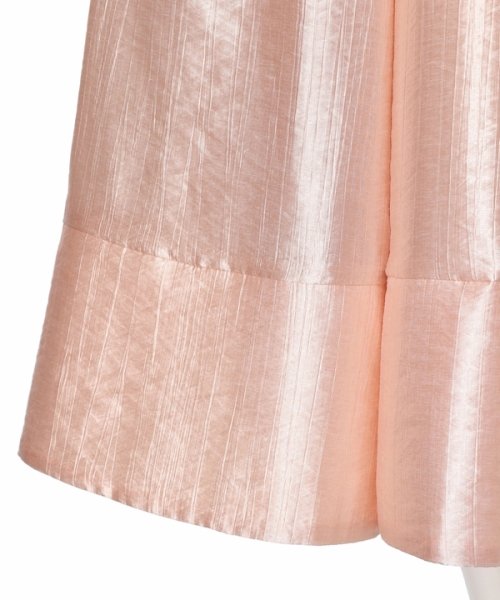 シャイニーフレアスカート 商品説明《店舗発売日》5/16(木）光沢感のある生地が華やかなムードを放つスカート。裾に向かってなだらかに P1563488323(12100円)