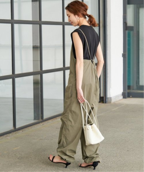 ナイロンオックスコンビネゾン 商品説明大人のリラクシースタイルを叶えてくれる今の気分にぴったりなコンビネゾンが登場。暑くなるこれからの季節に便利なドライタッチが魅力のオールインワンです。アウトドアのシーンで使用される A1359073036(10450円)