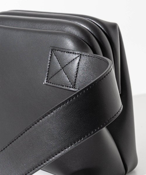 オソイ OSOI MINI BROT ショルダーバッグ レディース バッグ レザー 肩掛け 斜め掛け プレゼント ギフト 本革 鞄 シグネチャーライン また