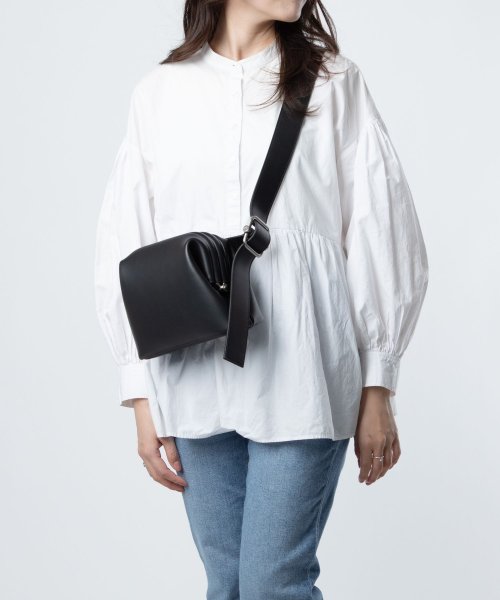 オソイ OSOI MINI BROT ショルダーバッグ レディース バッグ レザー 肩掛け 斜め掛け プレゼント ギフト 本革 鞄 シグネチャーライン また