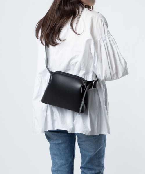 オソイ OSOI MINI BROT ショルダーバッグ レディース バッグ レザー 肩掛け 斜め掛け プレゼント ギフト 本革 鞄 シグネチャーライン また