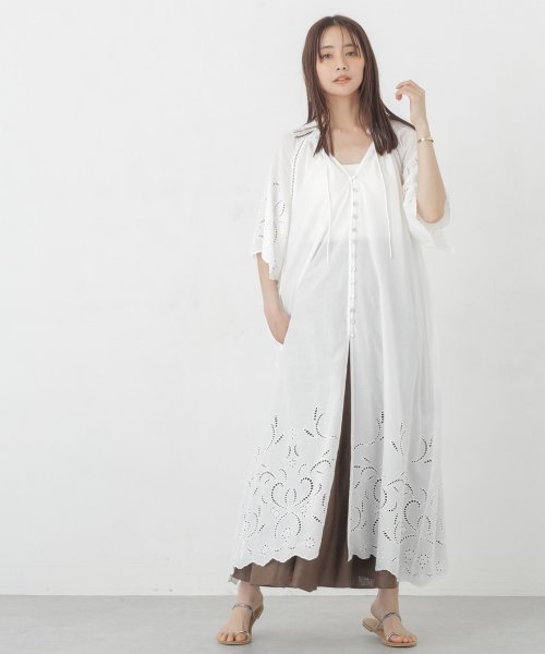 インドシフリー刺繍ワンピース 袖口に大胆にシフリー刺繍を施し スカラップにカットした贅沢な作りのワンピース