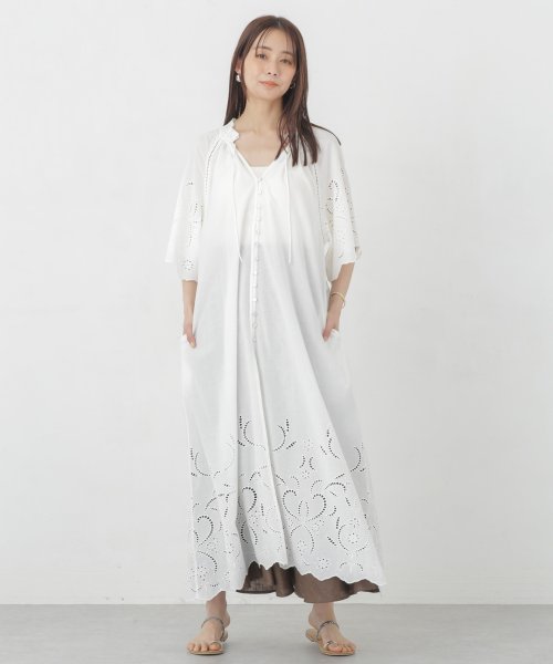 インドシフリー刺繍ワンピース 袖口に大胆にシフリー刺繍を施し スカラップにカットした贅沢な作りのワンピース