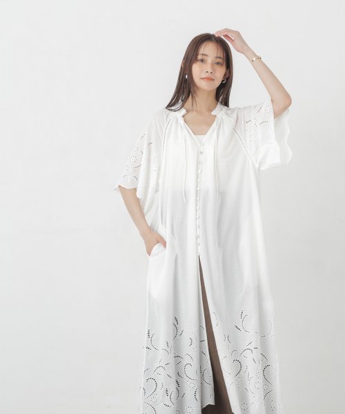 インドシフリー刺繍ワンピース 袖口に大胆にシフリー刺繍を施し スカラップにカットした贅沢な作りのワンピース