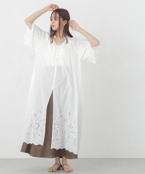 インドシフリー刺繍ワンピース 袖口に大胆にシフリー刺繍を施し スカラップにカットした贅沢な作りのワンピース