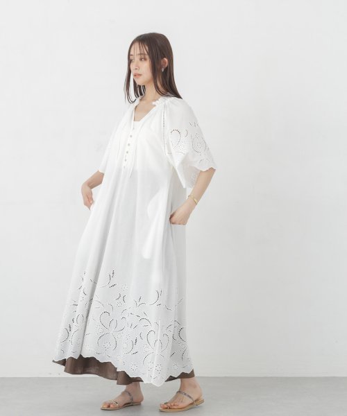 インドシフリー刺繍ワンピース 袖口に大胆にシフリー刺繍を施し スカラップにカットした贅沢な作りのワンピース