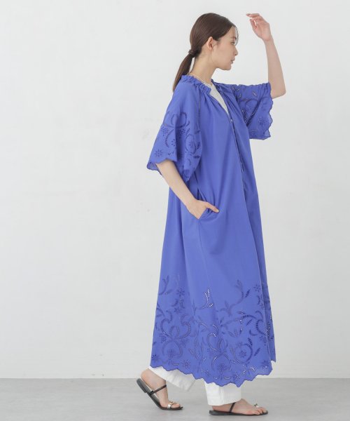 インドシフリー刺繍ワンピース 袖口に大胆にシフリー刺繍を施し スカラップにカットした贅沢な作りのワンピース