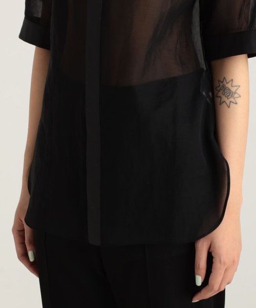 コットンボイルシアー ノーカラーシャツ N1946816005(14850円)