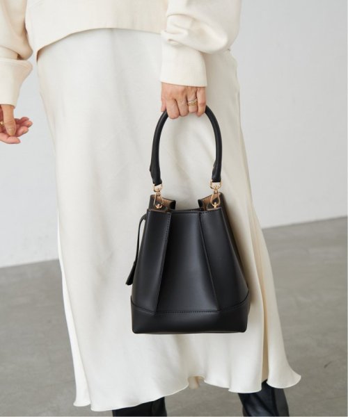 《追加予約》GIANNI NOTARO/ジャンニ ノターロ バケツガタバッグ 219/RUGA 商品説明メーカー品番：219/RUGA弊社カラー：メーカーカラーブラック(001)：NEROキャメル(025)：CUOIOイエロー(080)： F2039478243(15708円)