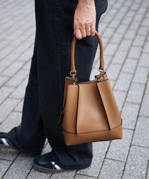 《追加予約》GIANNI NOTARO/ジャンニ ノターロ バケツガタバッグ 219/RUGA 商品説明メーカー品番：219/RUGA弊社カラー：メーカーカラーブラック(001)：NEROキャメル(025)：CUOIOイエロー(080)： F2039478243(15708円)