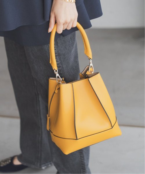 《追加予約》GIANNI NOTARO/ジャンニ ノターロ バケツガタバッグ 219/RUGA 商品説明メーカー品番：219/RUGA弊社カラー：メーカーカラーブラック(001)：NEROキャメル(025)：CUOIOイエロー(080)： F2039478243(15708円)