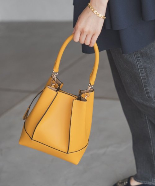 《追加予約》GIANNI NOTARO/ジャンニ ノターロ バケツガタバッグ 219/RUGA 商品説明メーカー品番：219/RUGA弊社カラー：メーカーカラーブラック(001)：NEROキャメル(025)：CUOIOイエロー(080)： F2039478243(15708円)