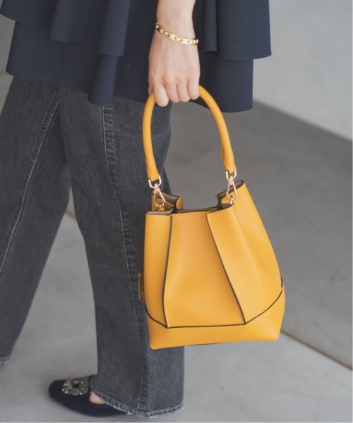 《追加予約》GIANNI NOTARO/ジャンニ ノターロ バケツガタバッグ 219/RUGA 商品説明メーカー品番：219/RUGA弊社カラー：メーカーカラーブラック(001)：NEROキャメル(025)：CUOIOイエロー(080)： F2039478243(15708円)