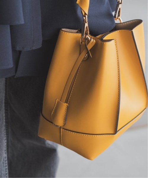 《追加予約》GIANNI NOTARO/ジャンニ ノターロ バケツガタバッグ 219/RUGA 商品説明メーカー品番：219/RUGA弊社カラー：メーカーカラーブラック(001)：NEROキャメル(025)：CUOIOイエロー(080)： F2039478243(15708円)