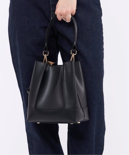 《追加予約》GIANNI NOTARO/ジャンニ ノターロ バケツガタバッグ 219/RUGA 商品説明メーカー品番：219/RUGA弊社カラー：メーカーカラーブラック(001)：NEROキャメル(025)：CUOIOイエロー(080)： F2039478243(15708円)