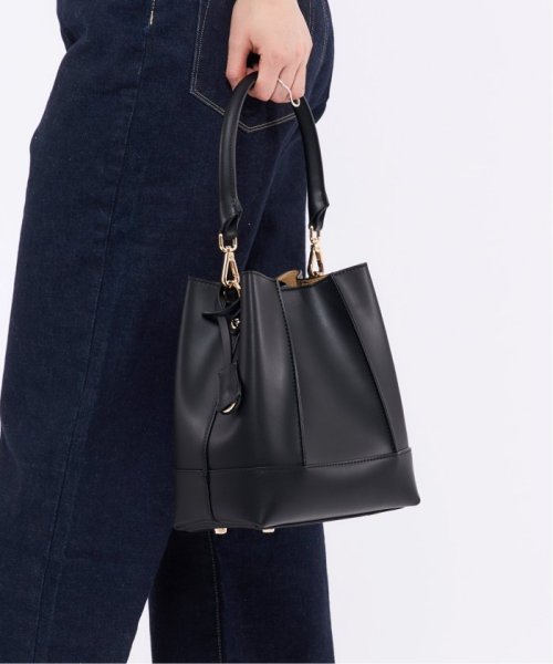 《追加予約》GIANNI NOTARO/ジャンニ ノターロ バケツガタバッグ 219/RUGA 商品説明メーカー品番：219/RUGA弊社カラー：メーカーカラーブラック(001)：NEROキャメル(025)：CUOIOイエロー(080)： F2039478243(15708円)